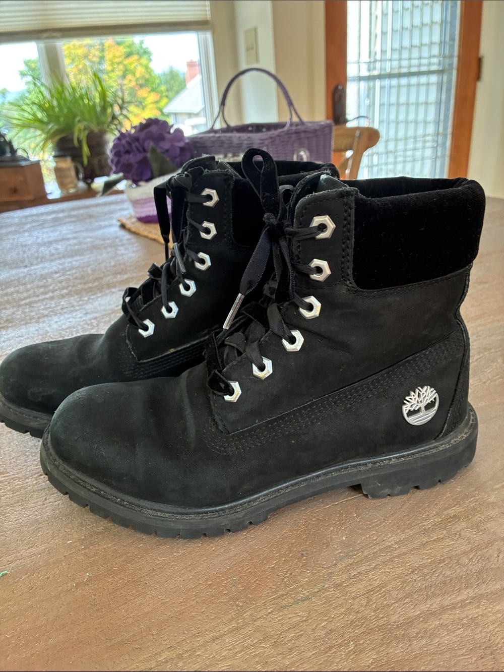 Timberland Women's Black Lace-Up Nubuck Ankle Boots sz 7